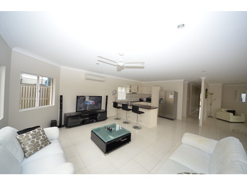 25 Hillock Crescent, Bushland Beach QLD 4818