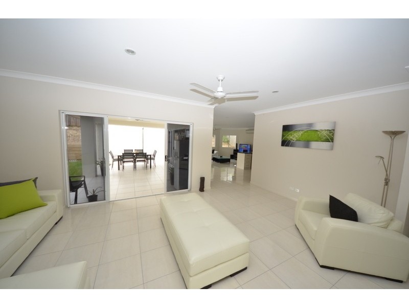 Bushland Beach QLD 4818