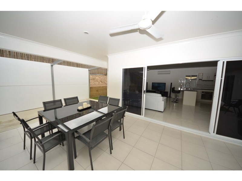 Bushland Beach QLD 4818