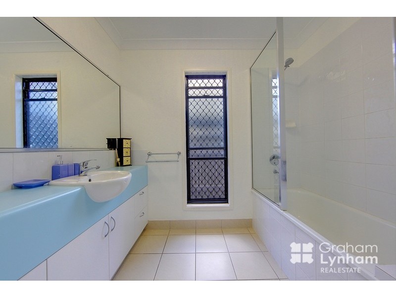 8 Laurie Motti Parade, Kirwan QLD 4817