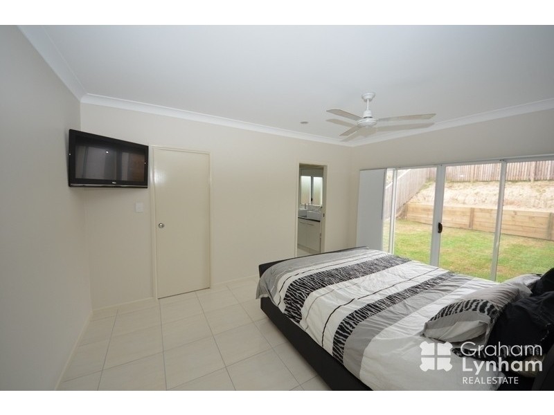 Bushland Beach QLD 4818