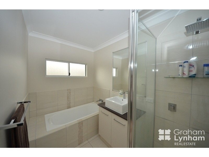 Bushland Beach QLD 4818