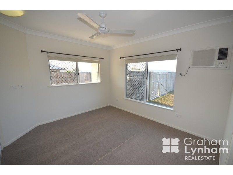 Bushland Beach QLD 4818