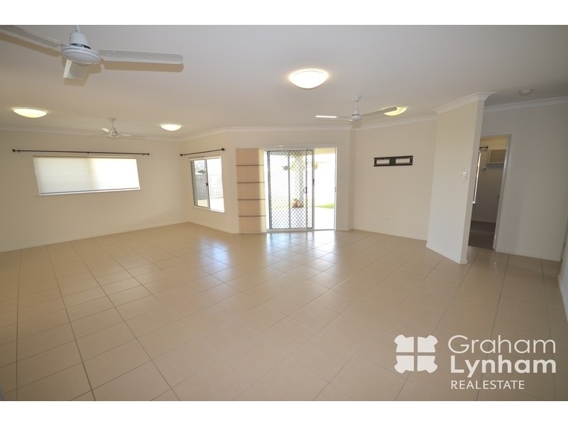 Bushland Beach QLD 4818