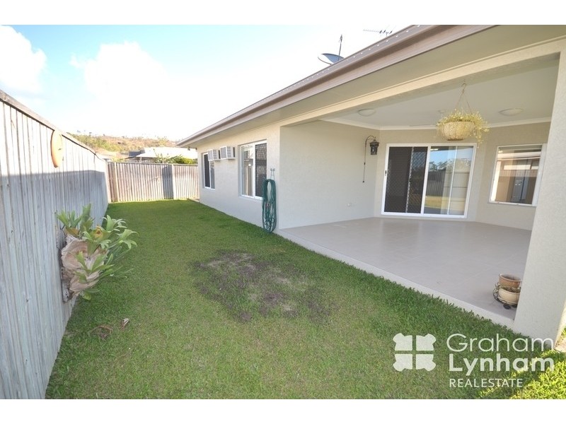 Bushland Beach QLD 4818