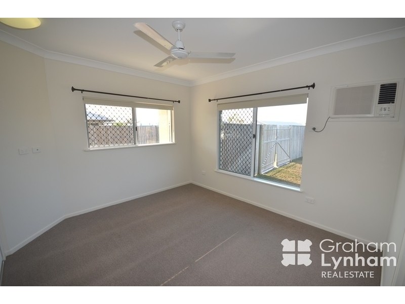 Bushland Beach QLD 4818