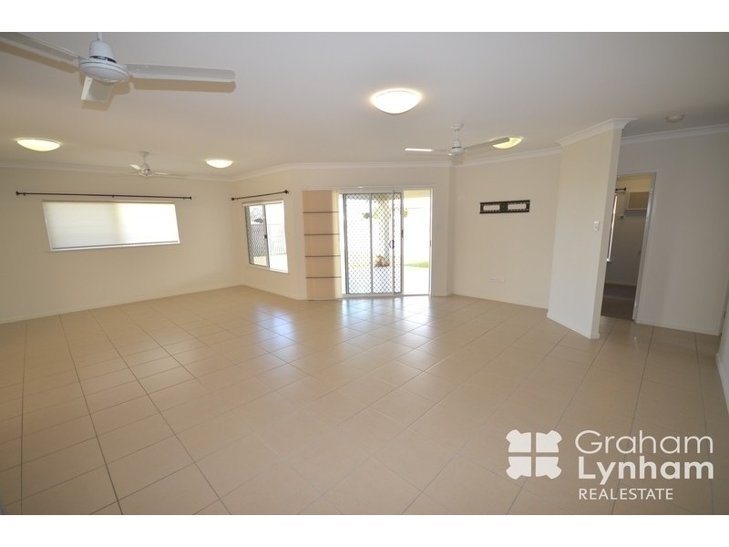 Bushland Beach QLD 4818