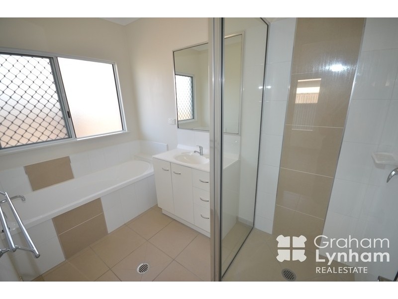 Bushland Beach QLD 4818