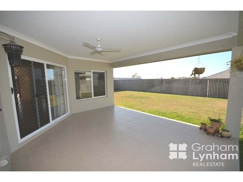 Bushland Beach QLD 4818