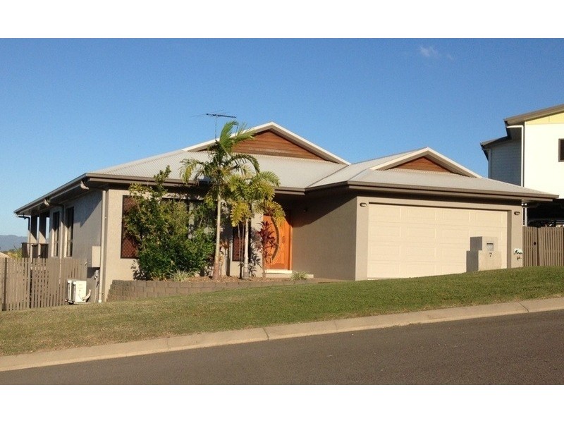 7 Platypus Street, Bushland Beach QLD 4818