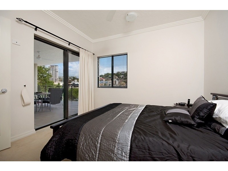 206/9 Anthony Street, South Townsville QLD 4810