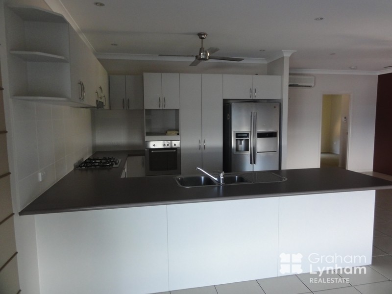 Bushland Beach QLD 4818