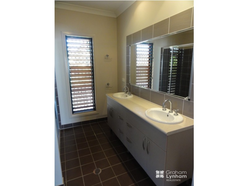 Bushland Beach QLD 4818