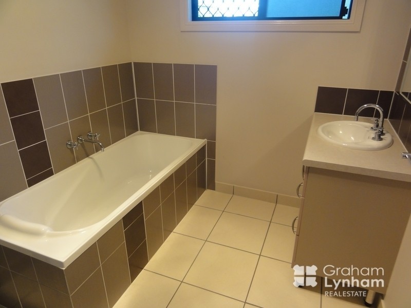 Bushland Beach QLD 4818