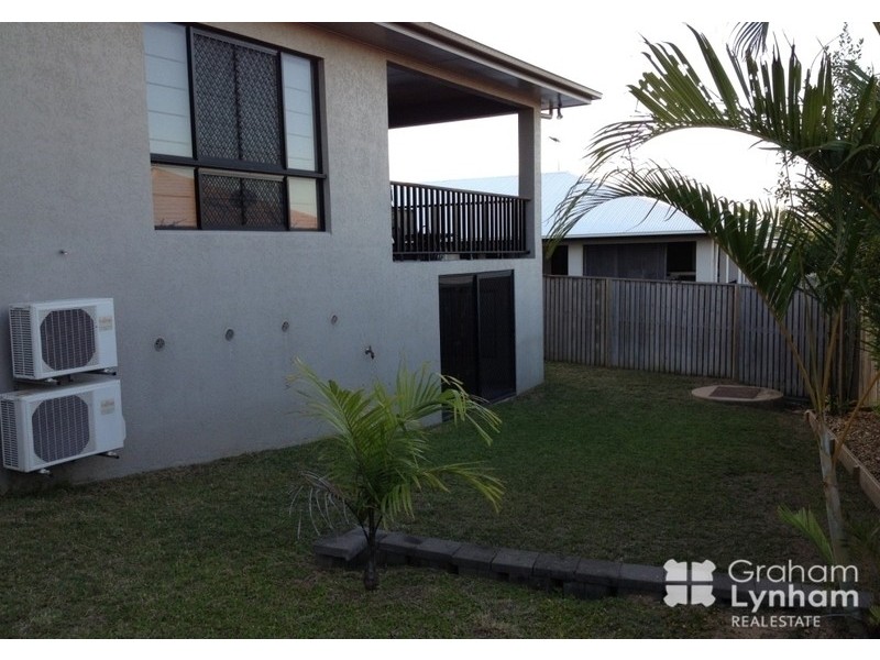 Bushland Beach QLD 4818