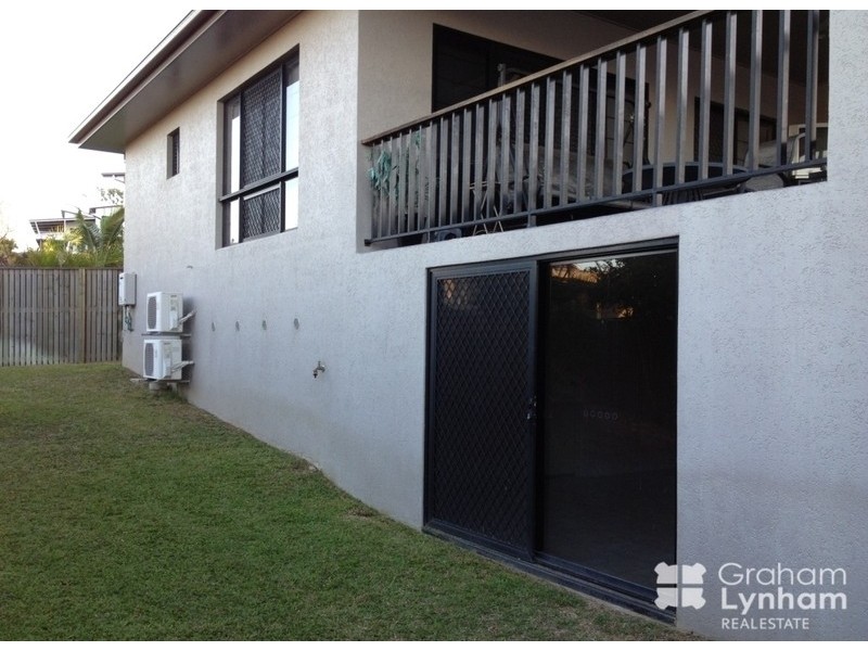 Bushland Beach QLD 4818