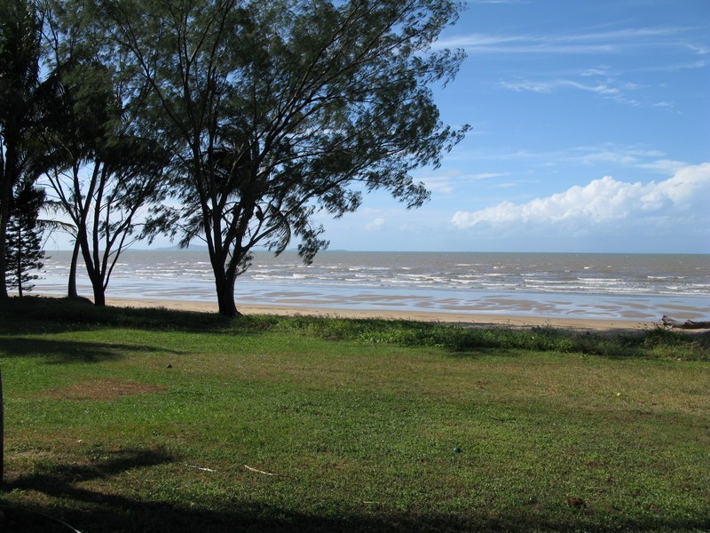 51 Cay Street, Saunders Beach QLD 4818