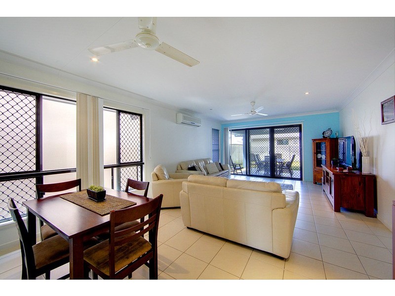 8 Laurie Mottie Parade, Kirwan QLD 4817