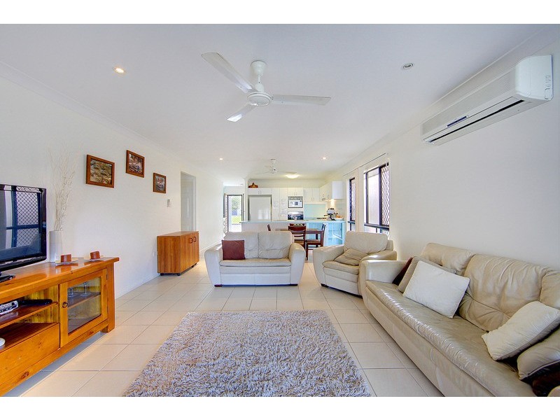 8 Laurie Mottie Parade, Kirwan QLD 4817