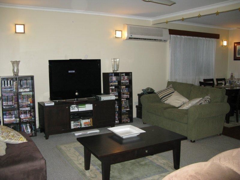 52 Coates Street, Mount Louisa QLD 4814