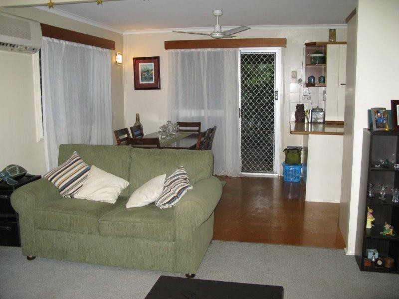 52 Coates Street, Mount Louisa QLD 4814