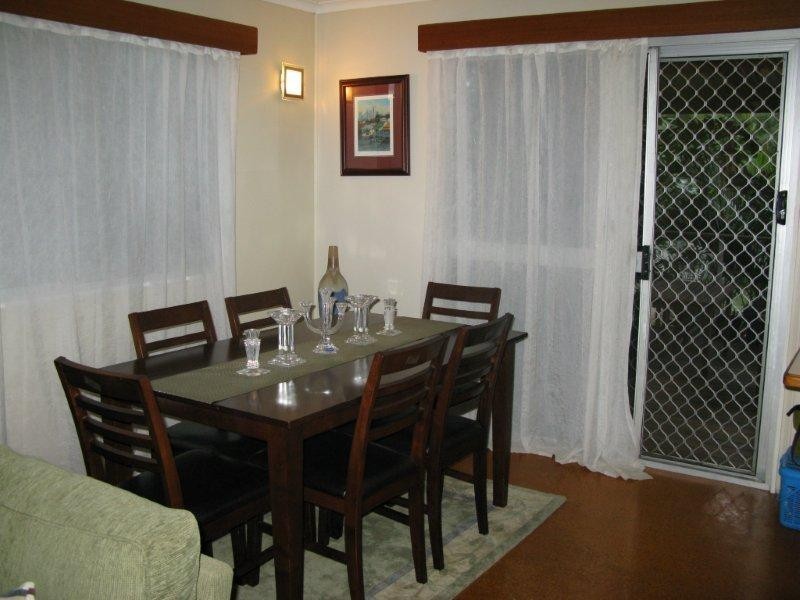 52 Coates Street, Mount Louisa QLD 4814