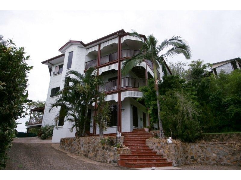 4 Woodlands Court, Castle Hill QLD 4810