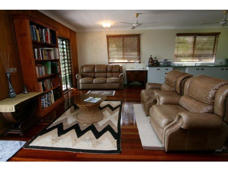 4 Woodlands Court, Castle Hill QLD 4810