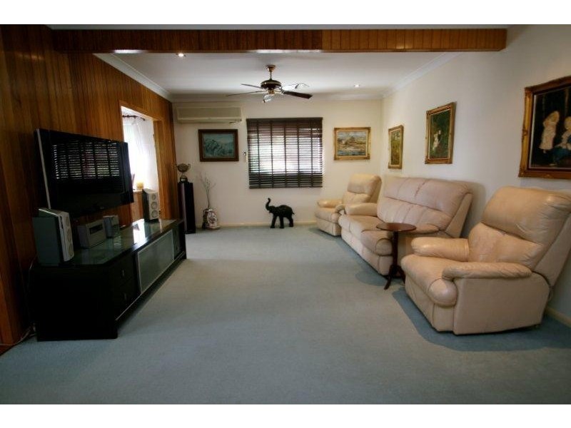 4 Woodlands Court, Castle Hill QLD 4810