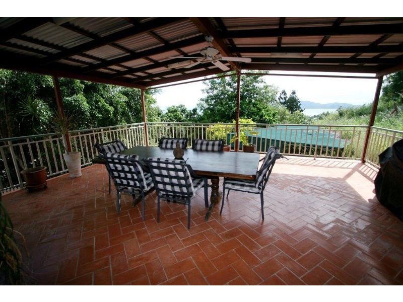 4 Woodlands Court, Castle Hill QLD 4810