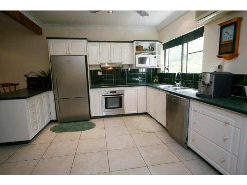 4 Woodlands Court, Castle Hill QLD 4810