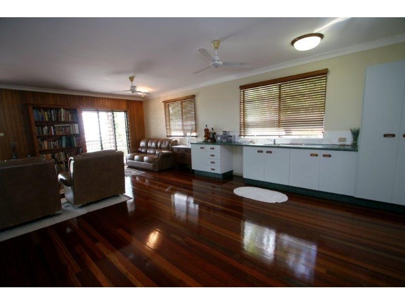 4 Woodlands Court, Castle Hill QLD 4810