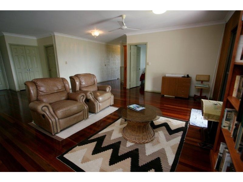 4 Woodlands Court, Castle Hill QLD 4810