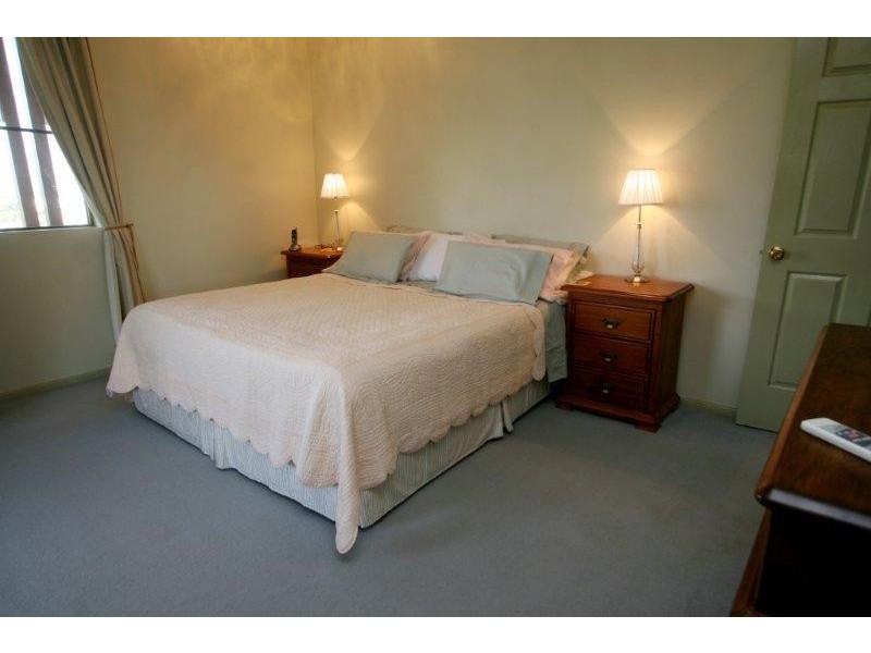 4 Woodlands Court, Castle Hill QLD 4810