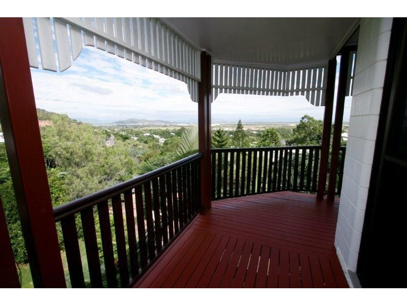 4 Woodlands Court, Castle Hill QLD 4810