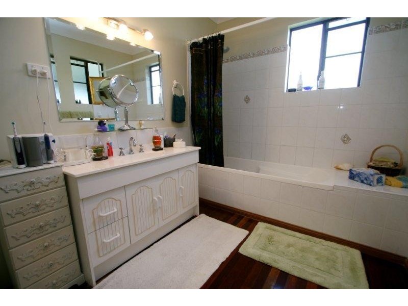 4 Woodlands Court, Castle Hill QLD 4810