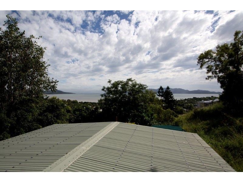 4 Woodlands Court, Castle Hill QLD 4810