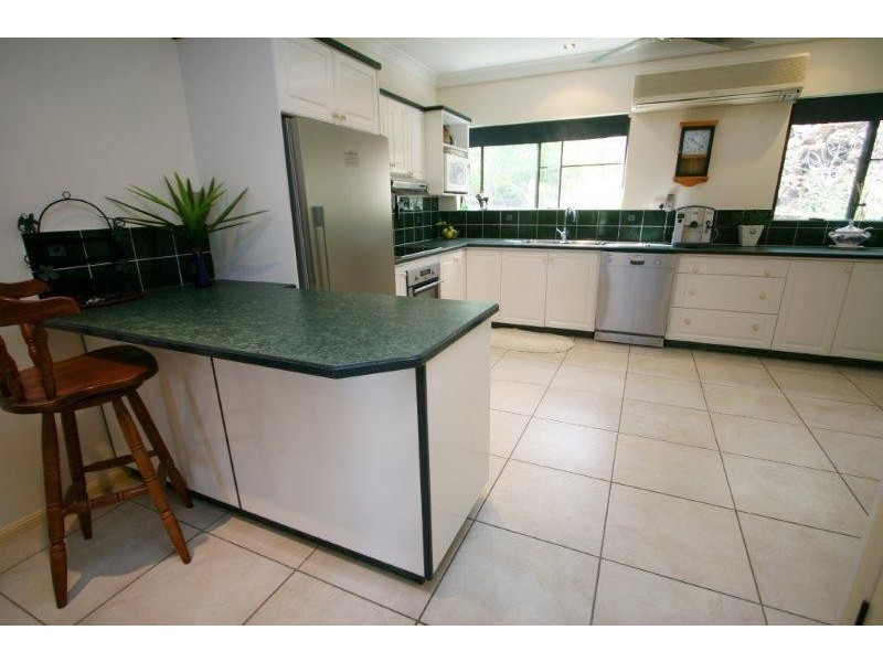 4 Woodlands Court, Castle Hill QLD 4810