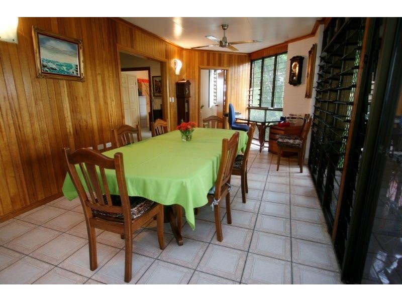 4 Woodlands Court, Castle Hill QLD 4810