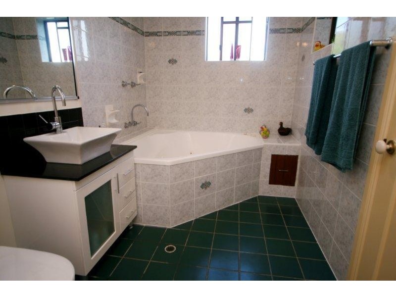 4 Woodlands Court, Castle Hill QLD 4810