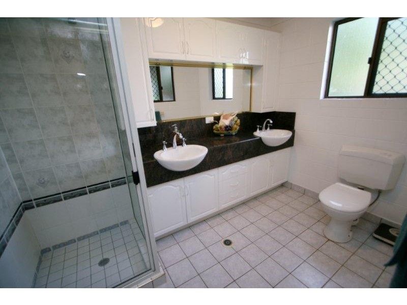 4 Woodlands Court, Castle Hill QLD 4810