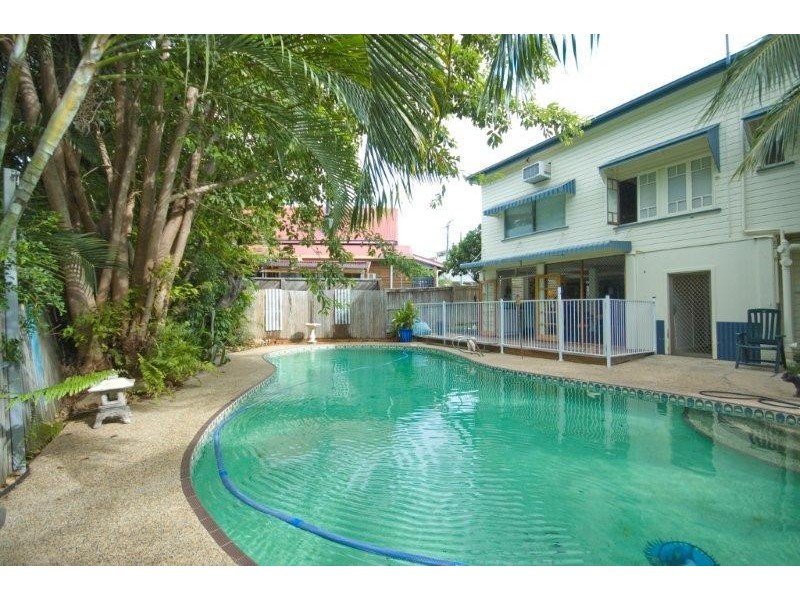 5 Gilbert Crescent, North Ward QLD 4810