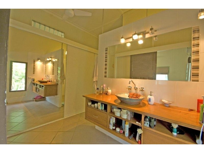 5 Gilbert Crescent, North Ward QLD 4810