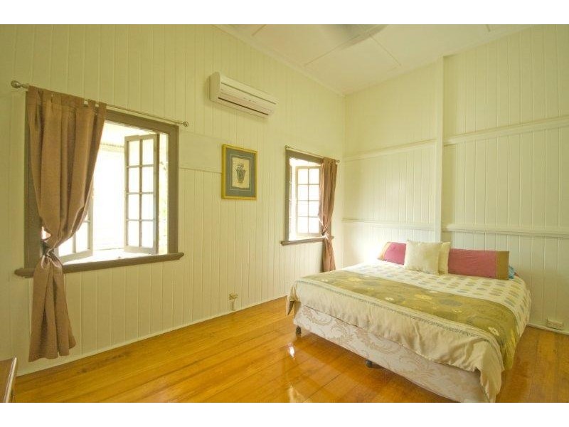 5 Gilbert Crescent, North Ward QLD 4810