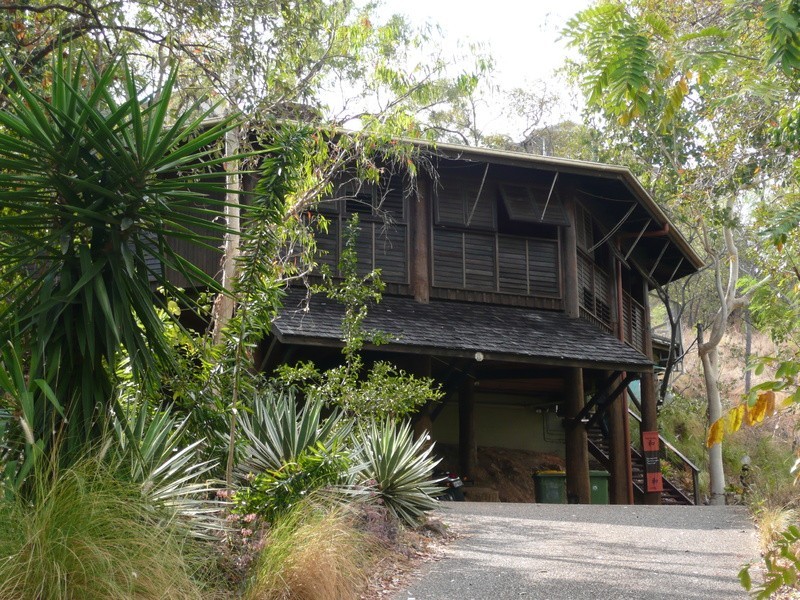 8 Woodlands Court, Castle Hill QLD 4810