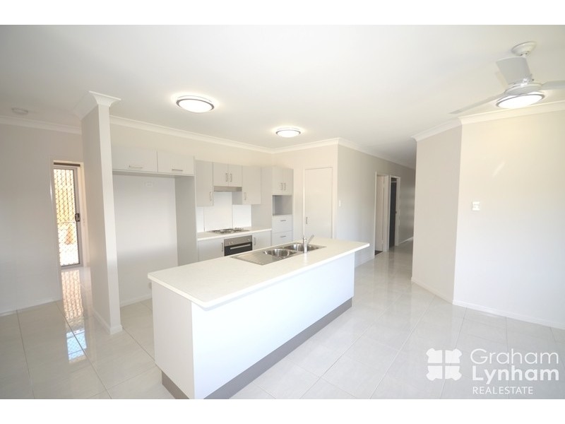 Bushland Beach QLD 4818