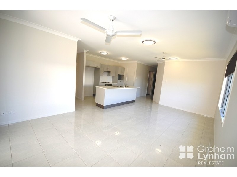 Bushland Beach QLD 4818