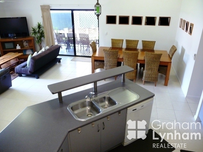 Bushland Beach QLD 4818