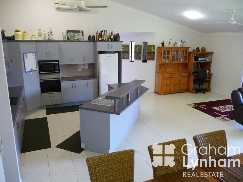 Bushland Beach QLD 4818