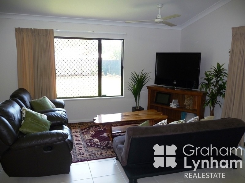 Bushland Beach QLD 4818